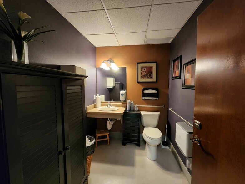 More Photos Of 180 Lithia Way, Ashland Office Residential For Sale