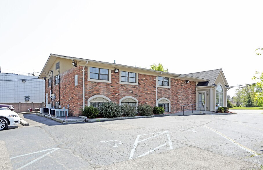 More Photos Of 11255 Hall Rd, Utica Office For Sale