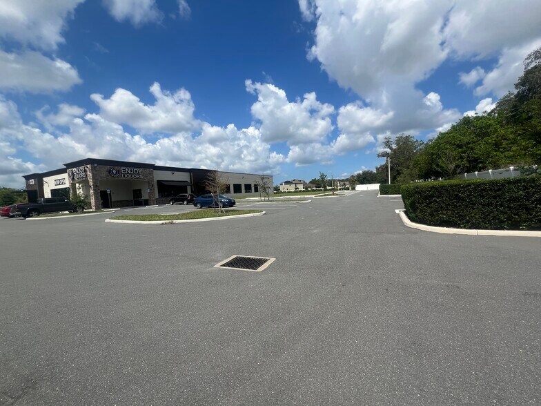 More Photos Of 10715 US Highway 301 S, Riverview Storefront Retail Office For Lease