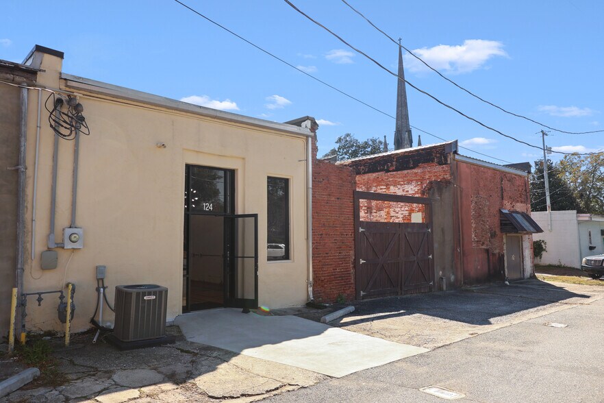 More Photos Of 124 Trinity St, Abbeville Storefront For Sale