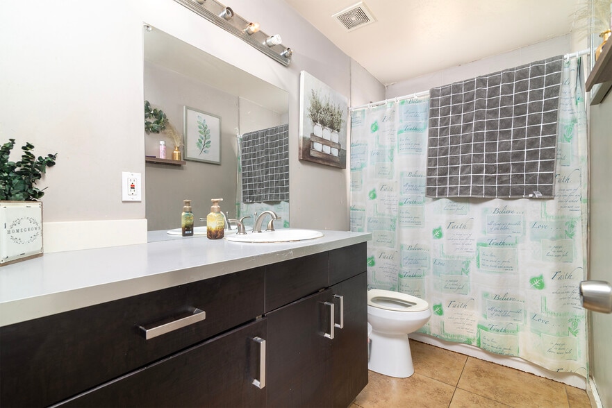 More Photos Of 822 E Montecito Ave, Phoenix Apartments For Sale