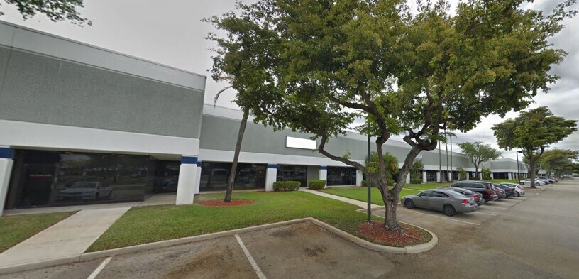 Primary Photo Of 10125 NW 116th Way, Medley Showroom For Lease
