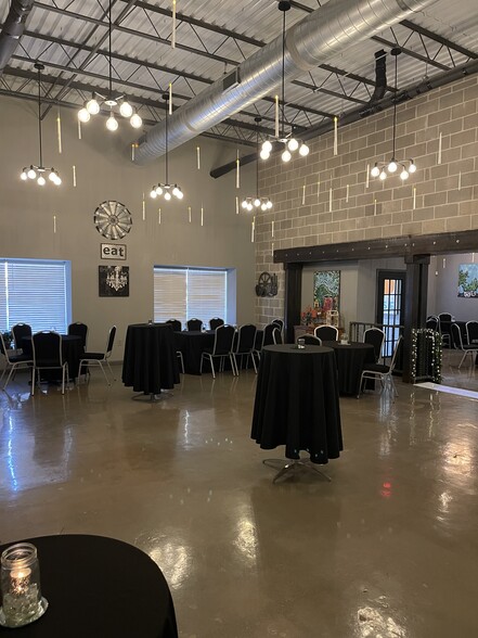 More Photos Of 109-111 S Main St, Irving Restaurant For Sale