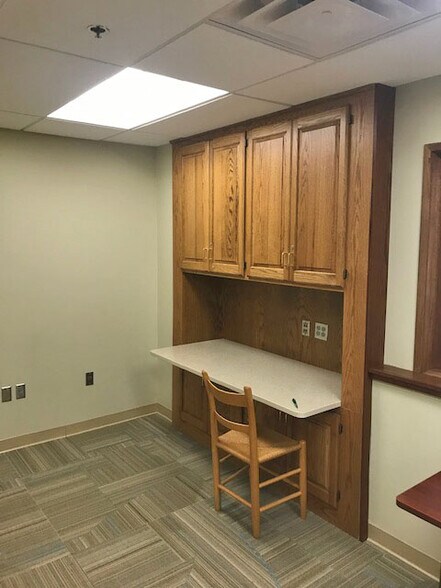 More Photos Of 5250 W 94th Ter, Prairie Village Medical For Lease