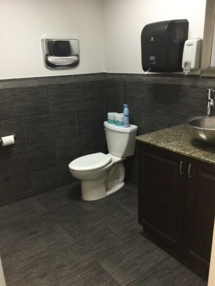 More Photos Of 1395 NW 17th Ave, Delray Beach Showroom For Lease
