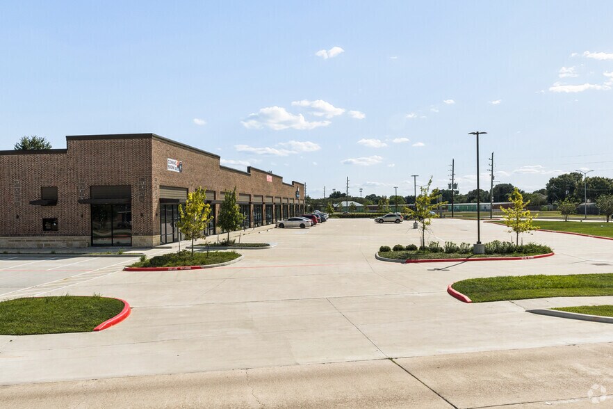 More Photos Of 5149 Reading Rd, Rosenberg Storefront For Sale