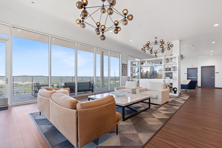 More Photos Of 4229 N FM 620 Hwy, Austin Showroom For Sale