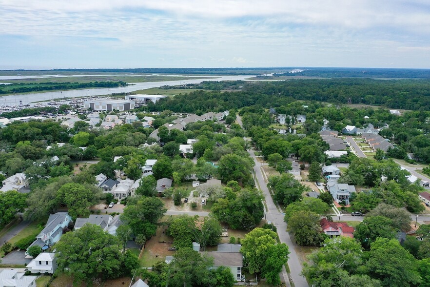 More Photos Of 1501 N Howe St, Southport Freestanding For Sale