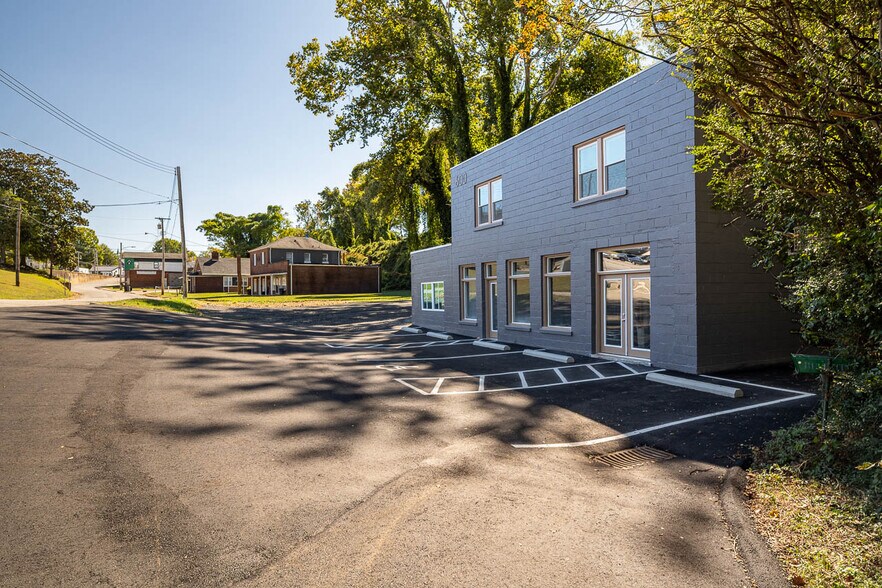 More Photos Of 600 Memorial Blvd, Martinsville Flex For Lease