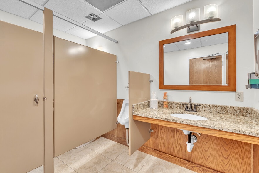 More Photos Of 26-28 S Tejon St, Colorado Springs Restaurant For Lease