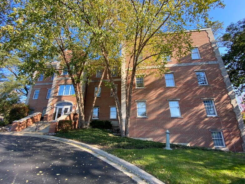 More Photos Of 1121 E Main St, St Charles Office Residential For Lease