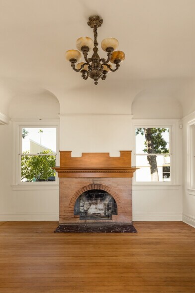 More Photos Of 4219 Figueroa Street, Los Angeles General Retail For Sale