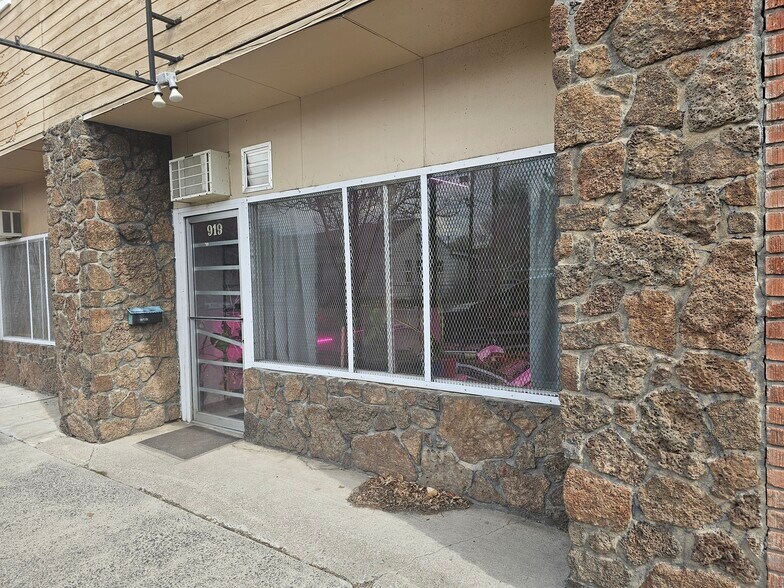 More Photos Of 917 E Main St, Klamath Falls Flex For Sale