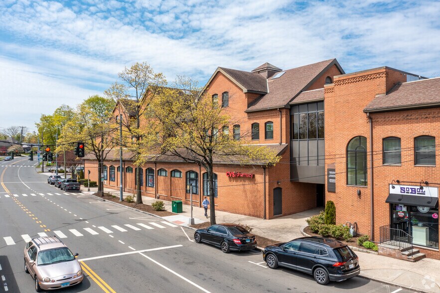 More Photos Of 120-150 E Putnam Ave, Cos Cob Office For Lease