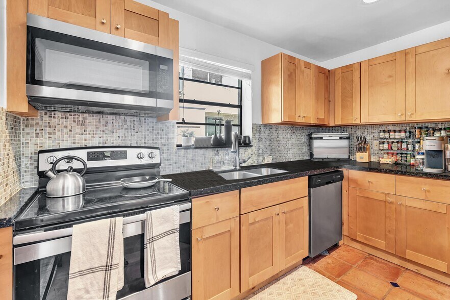 More Photos Of 836 W 40th St, Miami Beach Apartments For Sale
