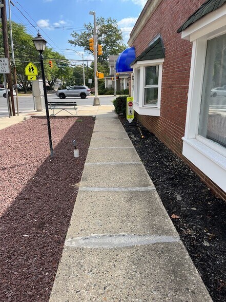 More Photos Of 674-682 Broad St, Shrewsbury General Retail For Lease