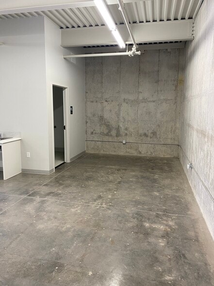 More Photos Of 7037 Twin Hills Ave, Dallas Unknown For Lease