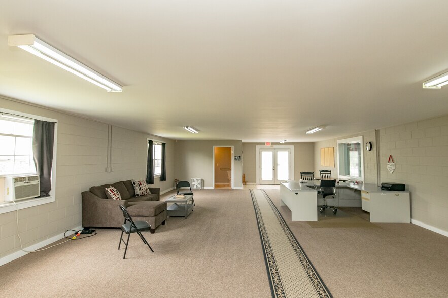 More Photos Of 1266 E Stuart Dr, Hillsville Industrial For Sale