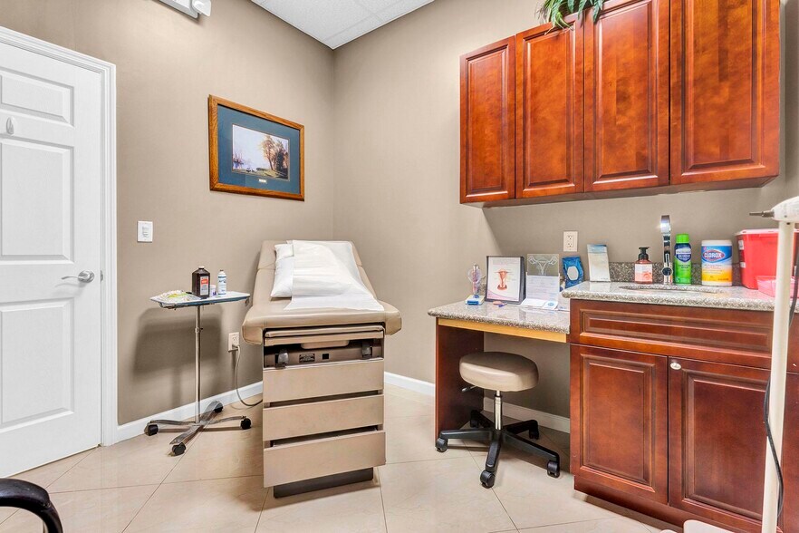 More Photos Of 1757 N University Dr, Pembroke Pines Storefront Retail Office For Lease