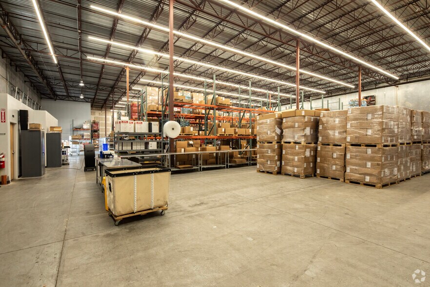 More Photos Of 5035 W Hillsborough Ave, Tampa Warehouse For Lease