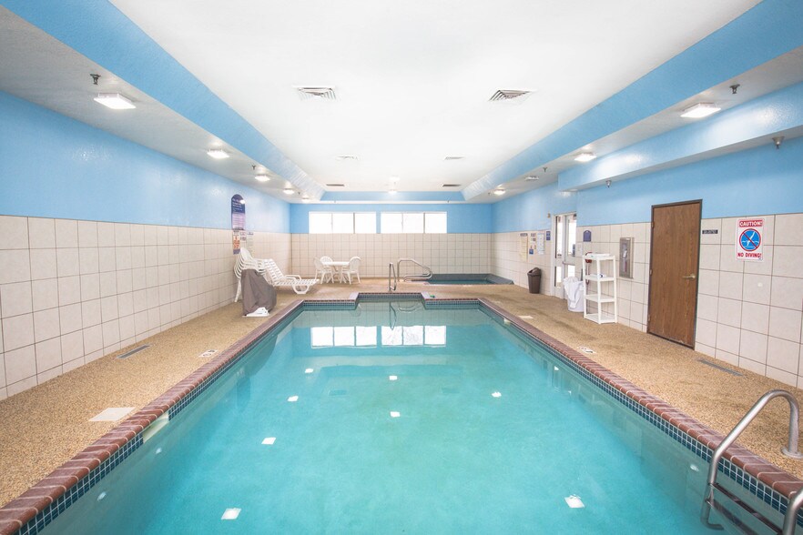 More Photos Of 424 20th S St, New Ulm Hotel For Sale