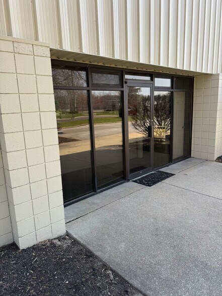 More Photos Of 4260 Ralph Jones Dr, South Bend Warehouse For Sale