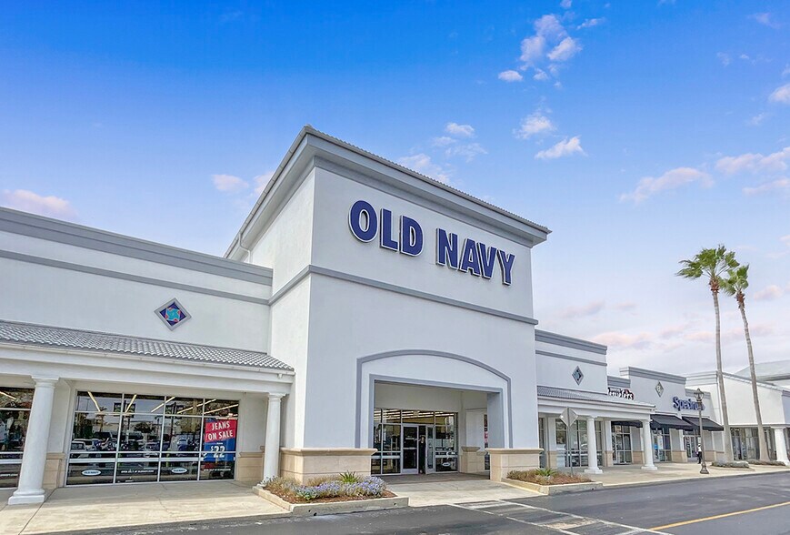 More Photos Of 2410-2606 E Colonial Dr, Orlando Unknown For Lease