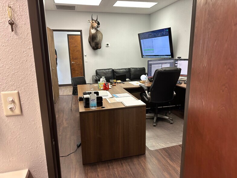 More Photos Of 1705 N Main St, Cleburne Auto Dealership For Sale