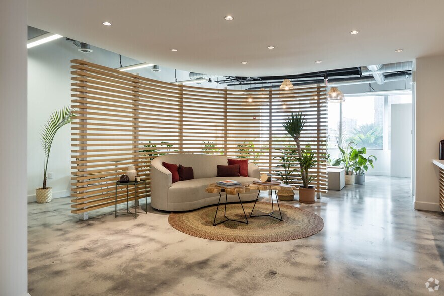 More Photos Of 555 Washington Ave, Miami Beach Office For Lease