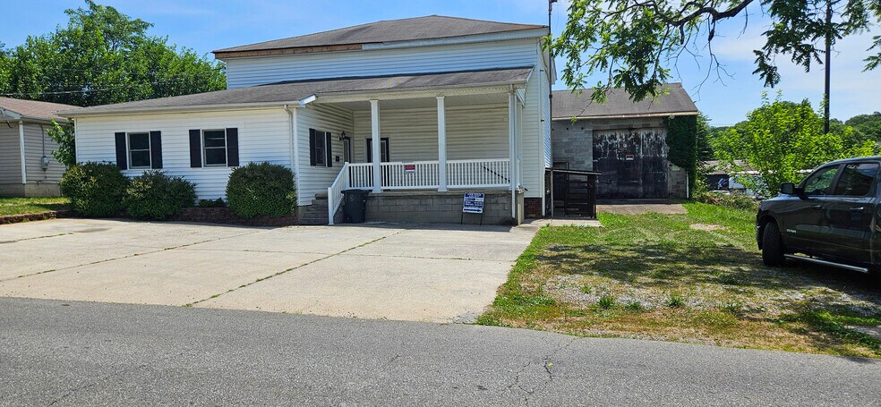 More Photos Of 2412 Marsh St, Lynchburg Showroom For Sale