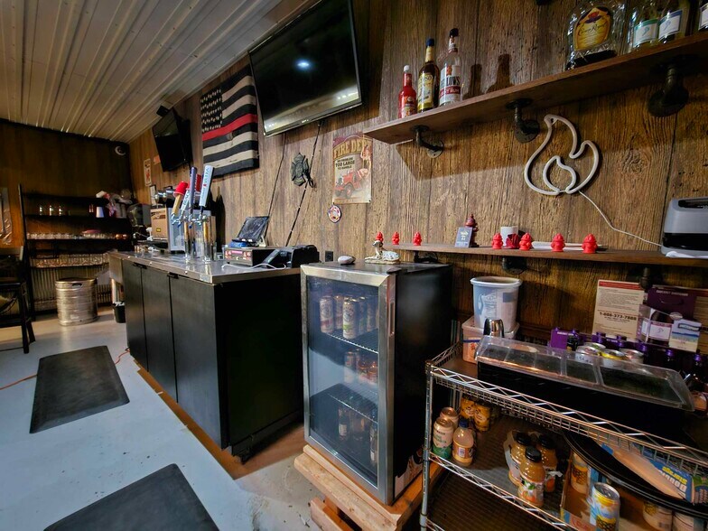 More Photos Of 215 Main St, Royalton Bar For Sale