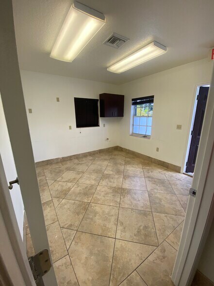 More Photos Of 3080 W Flagler St, Miami Medical For Sale
