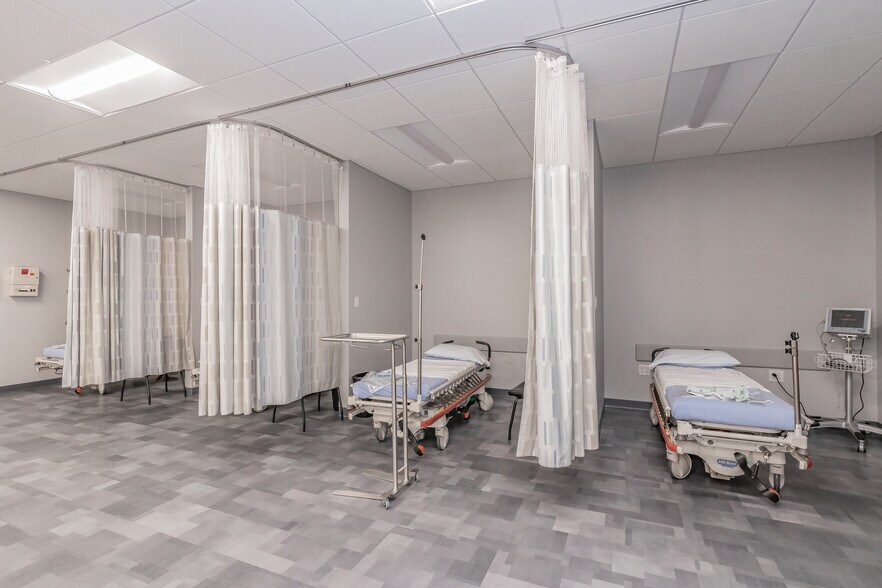 More Photos Of 5750 Stratum Dr, Fort Worth Medical For Lease