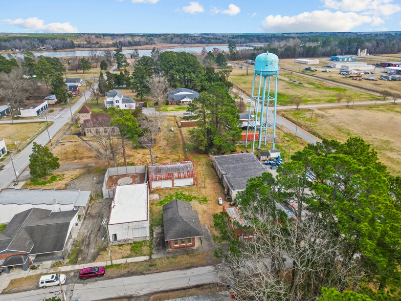 More Photos Of 470 N 4th St, Aurora Freestanding For Sale