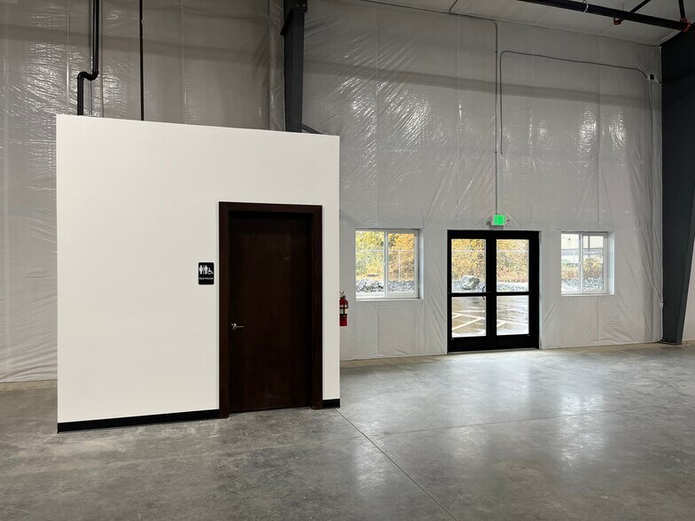 More Photos Of 1400-1442 W Smith Rd, Ferndale Industrial For Sale