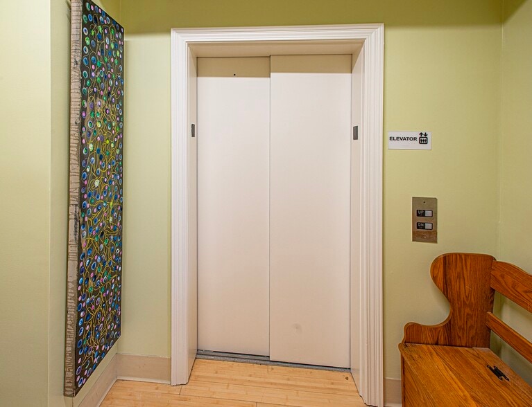 More Photos Of 270 Pleasant St, Northampton Office For Sale