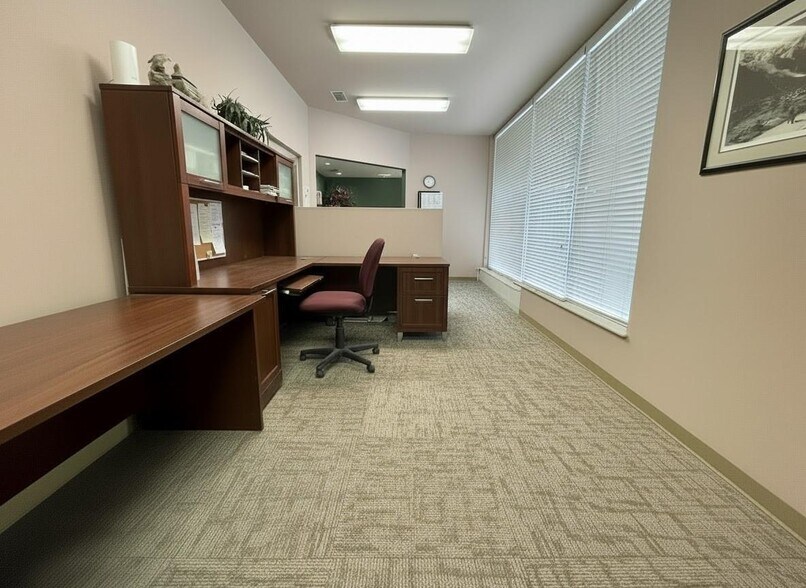 More Photos Of 221 N Houston St, Wharton Office For Sale