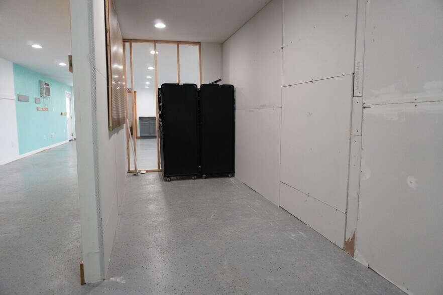 More Photos Of 1903 Mockingbird Rd, Fordland General Retail For Lease