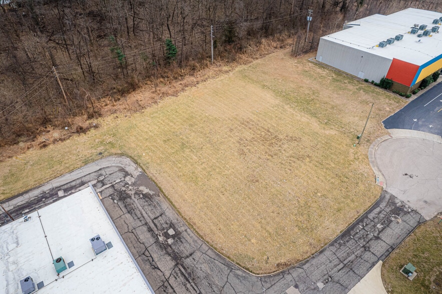 More Photos Of 401 Walker Dr, Henderson General Retail For Sale