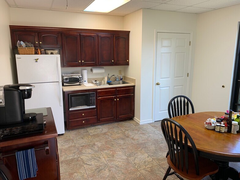 More Photos Of 10 Midtown Park W, Mobile Medical For Lease