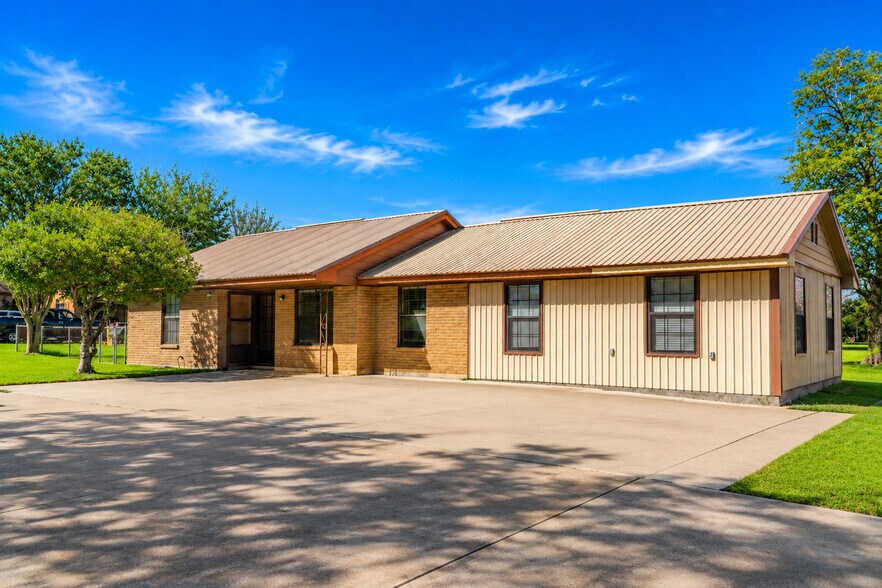 Primary Photo Of 4959 US-90, Alleyton Loft Creative Space For Sale