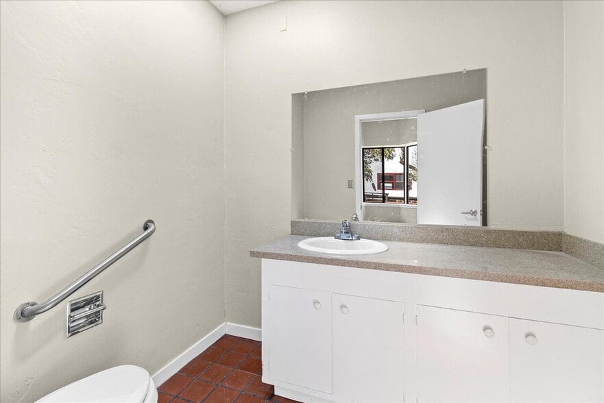 More Photos Of 182 El Dorado St, Monterey Medical For Sale