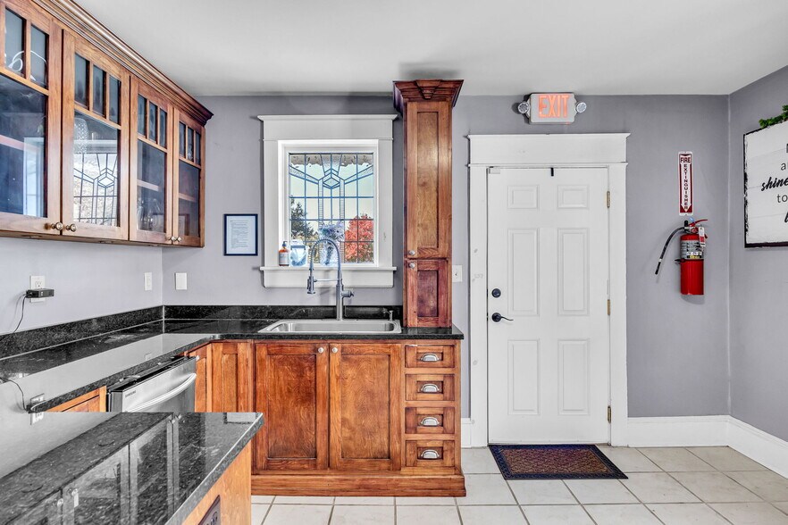 More Photos Of 126 S Spruce St, Winston-Salem Office Residential For Sale