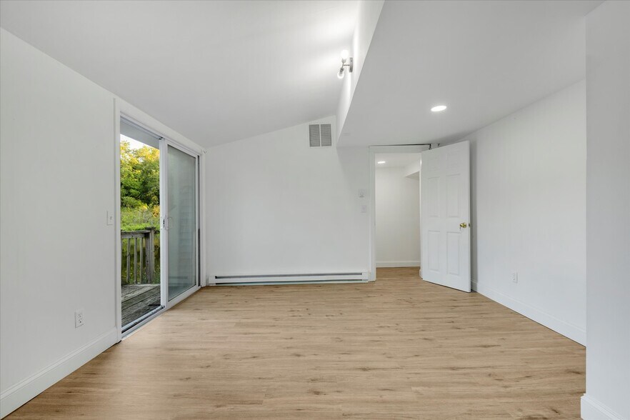 More Photos Of 307 Falmouth Rd, Hyannis Office For Sale