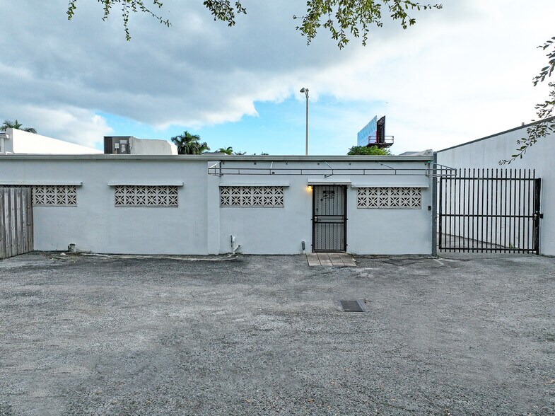 More Photos Of 901 NE 79th St, Miami Office For Lease