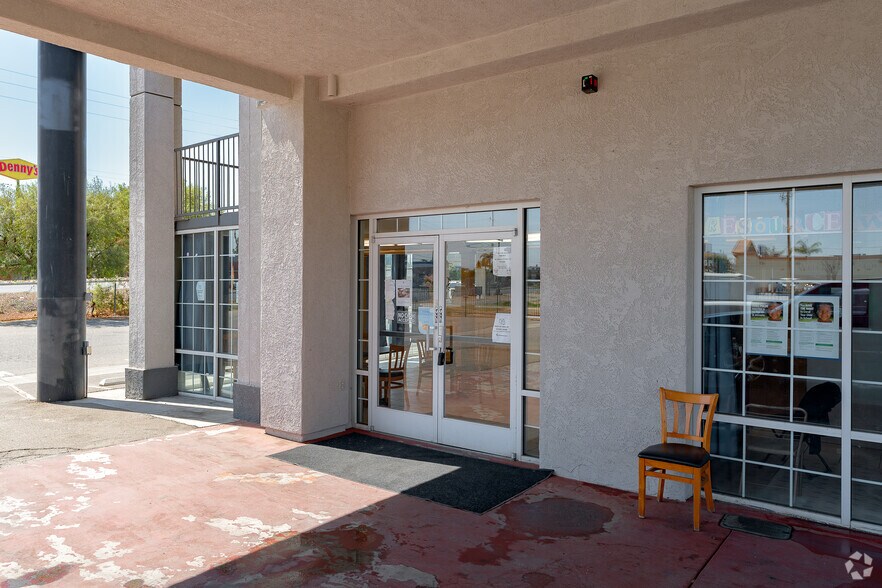 More Photos Of 2700 White Ln, Bakersfield Apartments For Sale