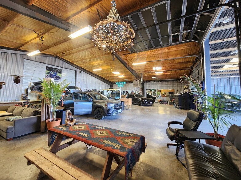 More Photos Of 3415 W Wall St, Midland Flex For Lease