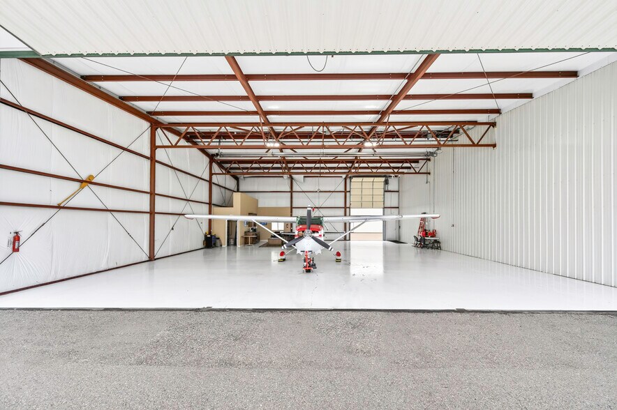 More Photos Of 7161 S Peoria St, Englewood Airplane Hangar For Sale