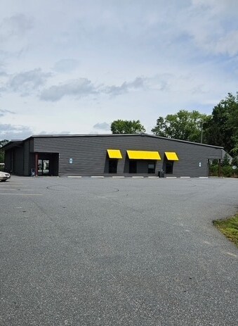 More Photos Of 18 Sterling Pl, Mills River Flex For Lease