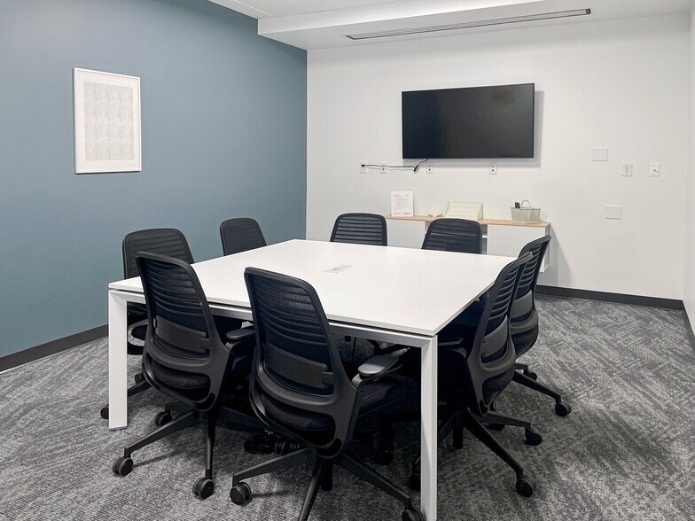 More Photos Of 10901 W Toller Dr, Littleton Coworking Space